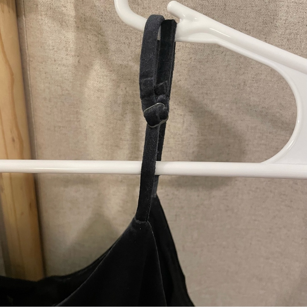 Banana Republic Women’s Spaghetti Strap Adjustable Strap Top - Picture 8 of 9